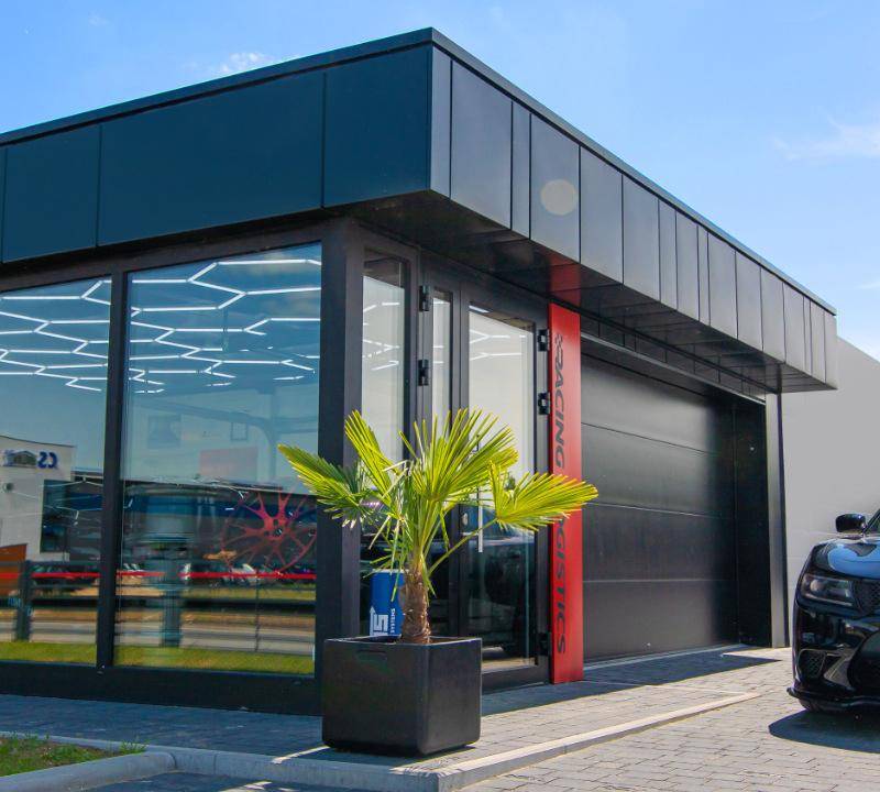 Kundencenter 108m², mit den Maßen 18,0 x 6,0 x 3,2m