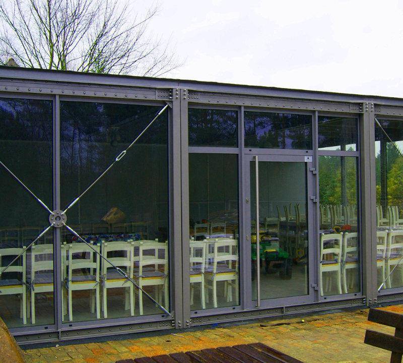 Imbisscontainer 54m², mit den Maßen 9,0 x 6,0 x 3,2m