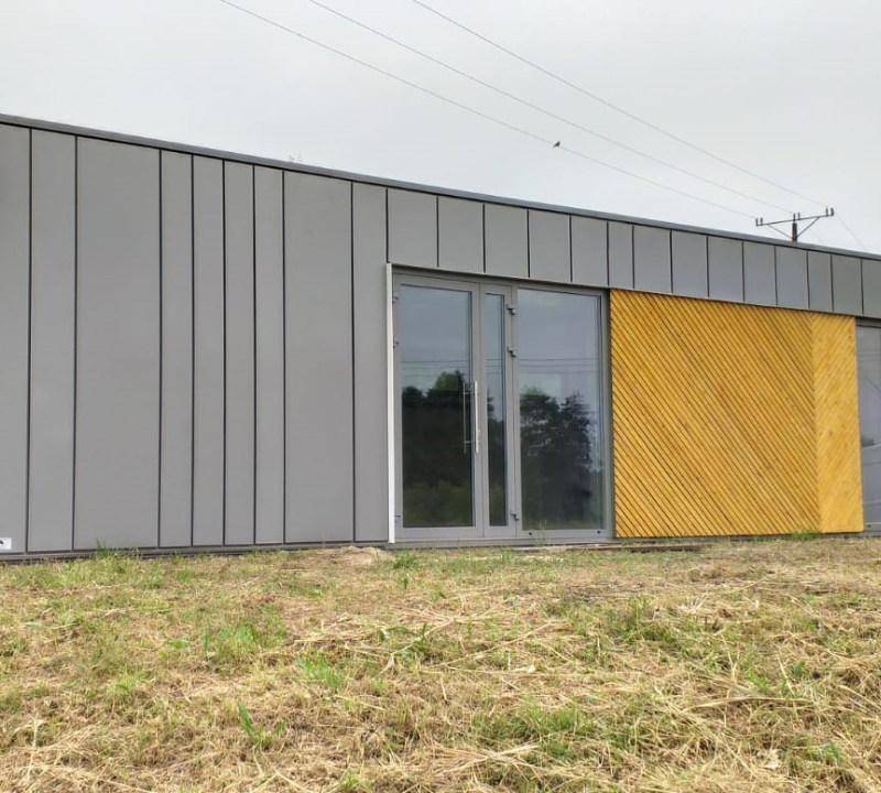 Verkaufscontainer 90m², mit den Maßen 15,0 x 6,0 x 3,2m
